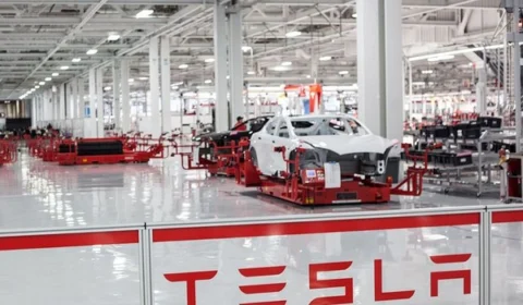 Funcionários processam a Tesla por injúria racial