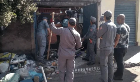 Homem desaparece dentro da própria casa por causa do entulho