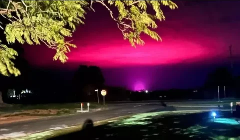 Clarão rosa no céu revela plantação secreta de maconha