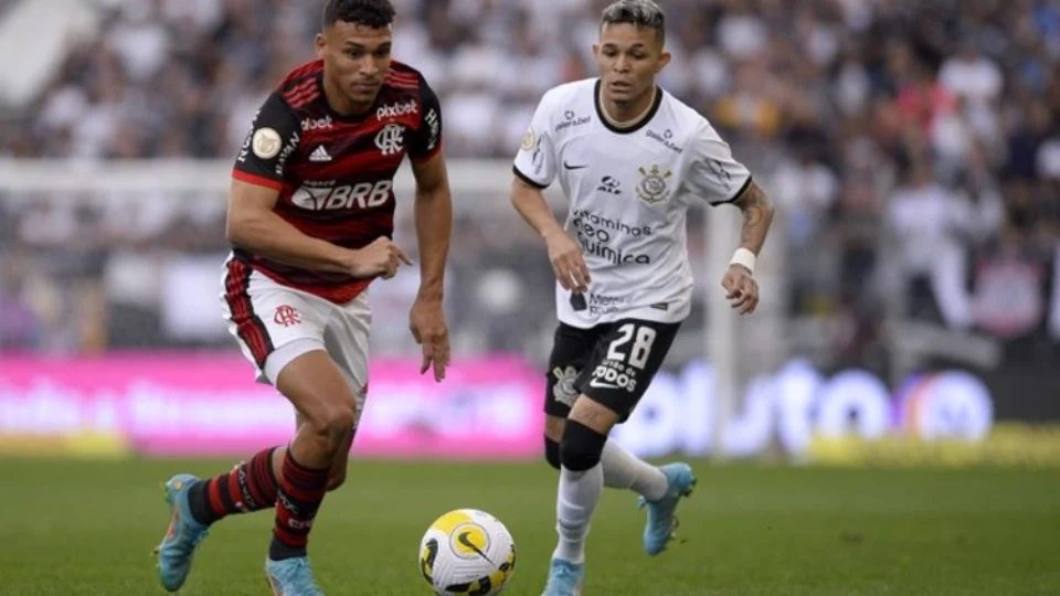 Com gol contra, Corinthians vence o Flamengo na prévia do encontro pela Libertadores