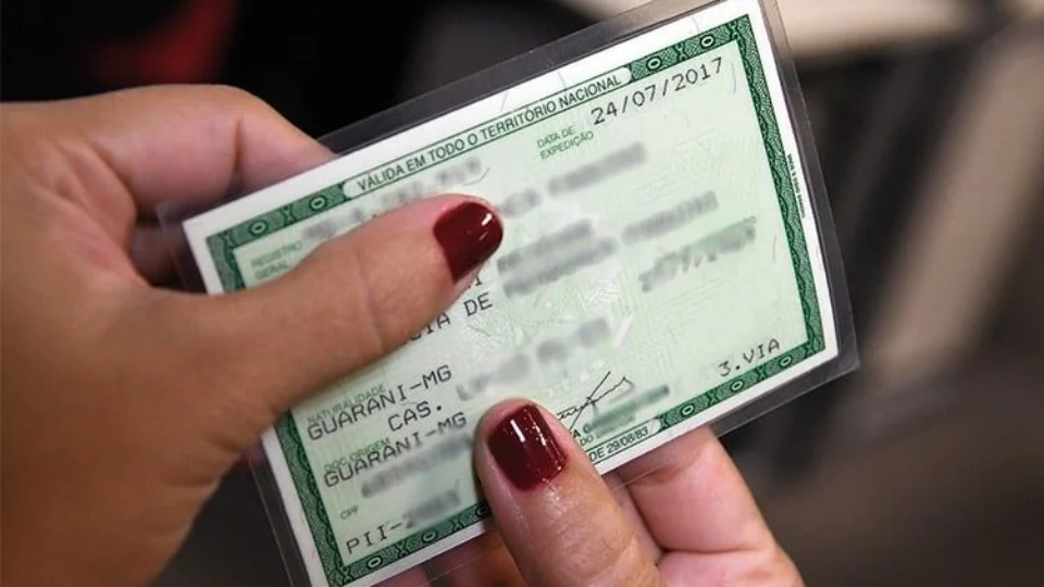 Nove homens foram presos por transportar minério ilegal