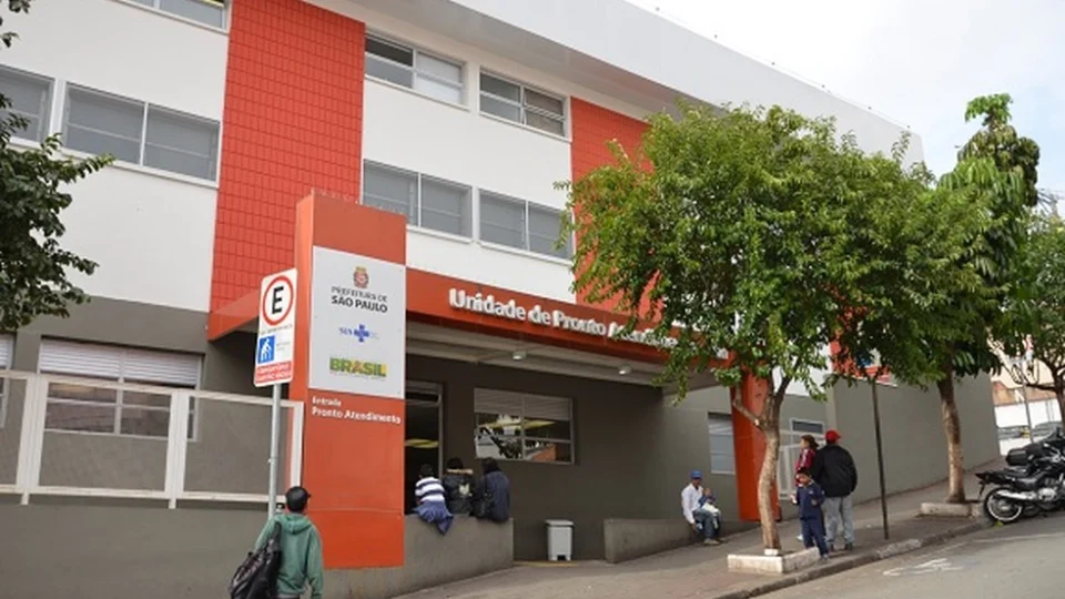 Homem é hospitalizado após realizar ‘rinoplastia caseira’