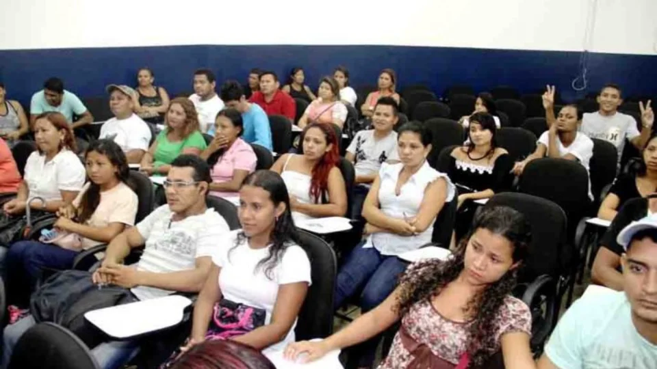 Inscrições para finalizar estudos com EJA e cursos profissionalizante seguem abertas
