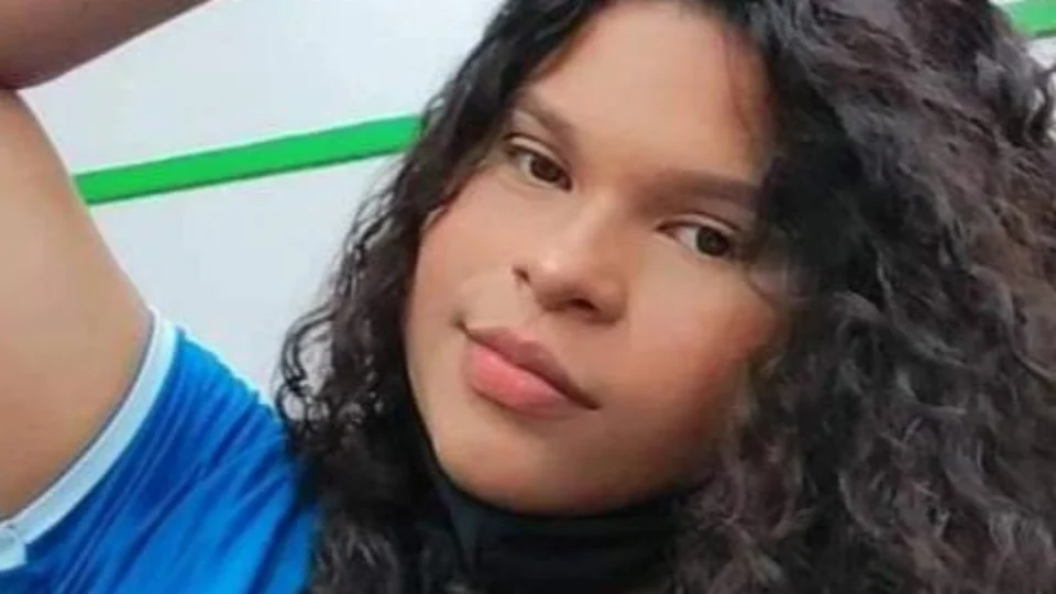 Mãe procura jovem que desapareceu após sair com indivíduo não identificado