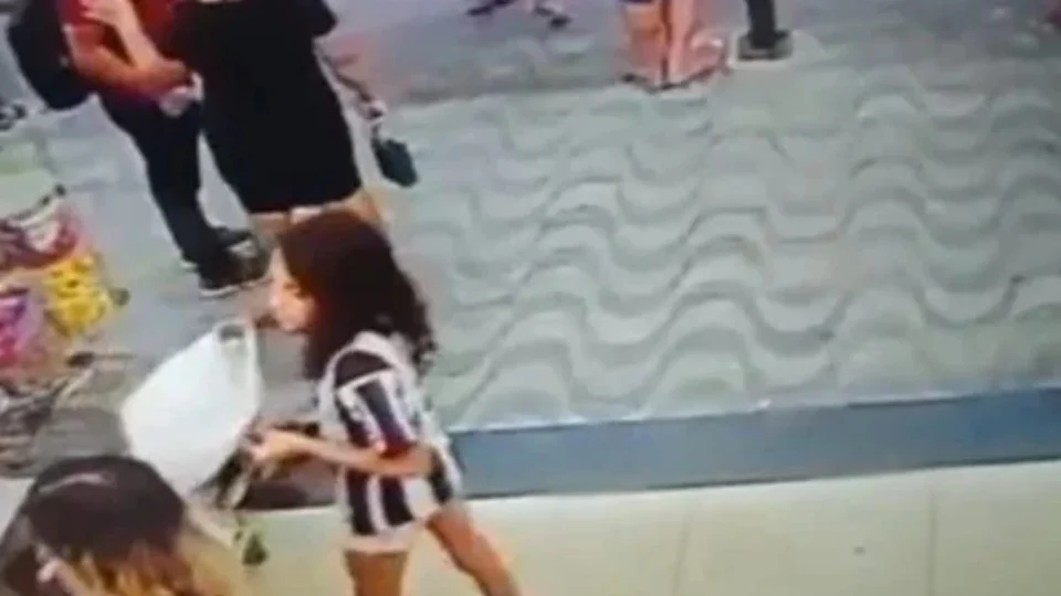 Mãe encontra corpo de filha que estava desaparecida após sair para comprar pão