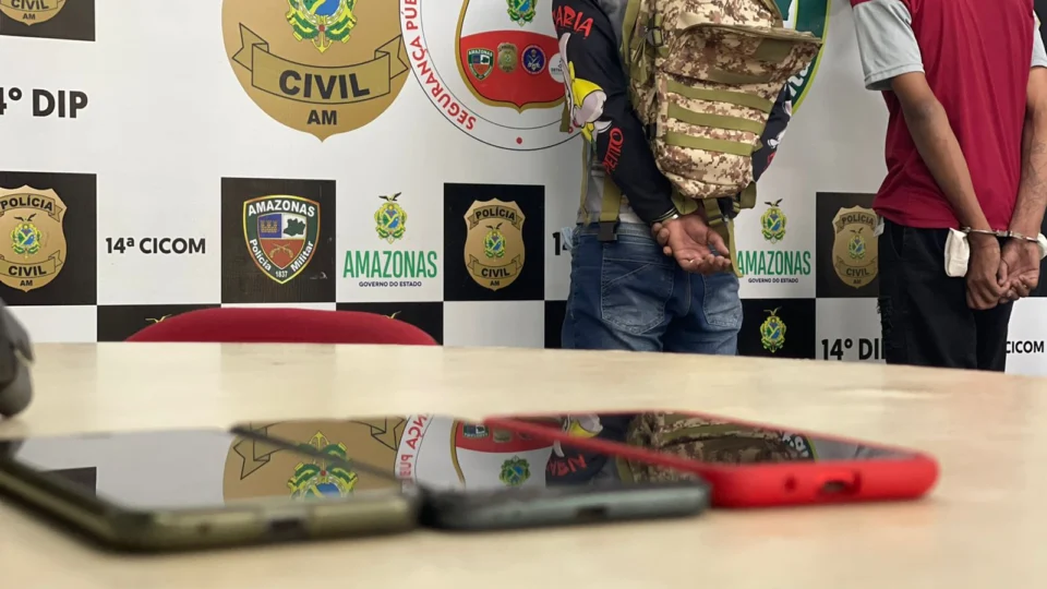 Supostos assaltantes em moto são presos na zona Leste de Manaus