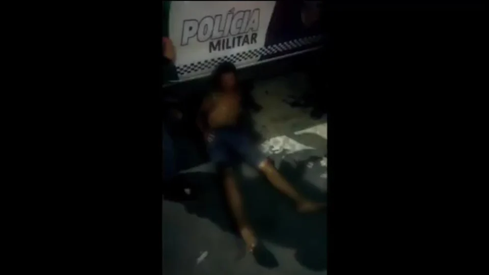 VÍDEO: Assaltante pula telhados de casa e leva surra de moradores no Lírio do Vale