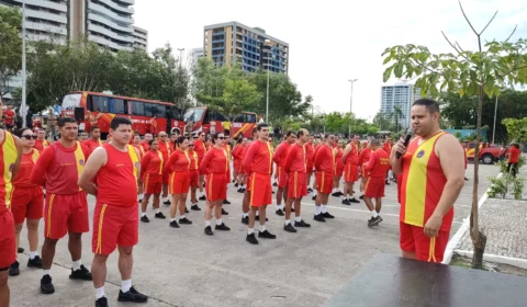 Corpo de Bombeiros realiza treinamento e atendimento médico na Ponta Negra
