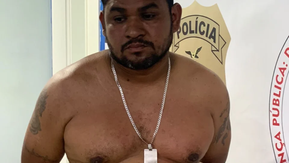 Pistoleiro de facção é preso pelo assassinato de mãe e filho em Manaus