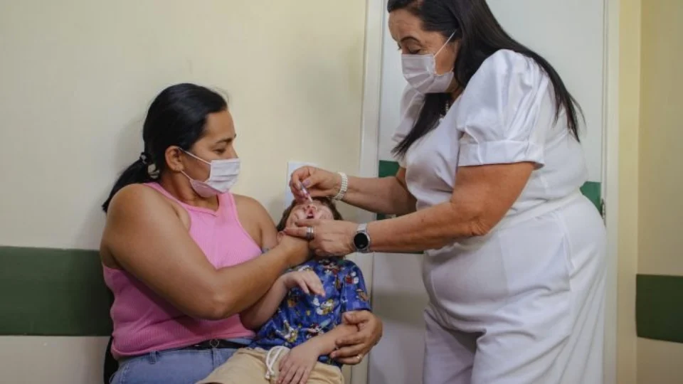Campanha de vacinação contra Poliomielite e de Multivacinação começou nesta segunda