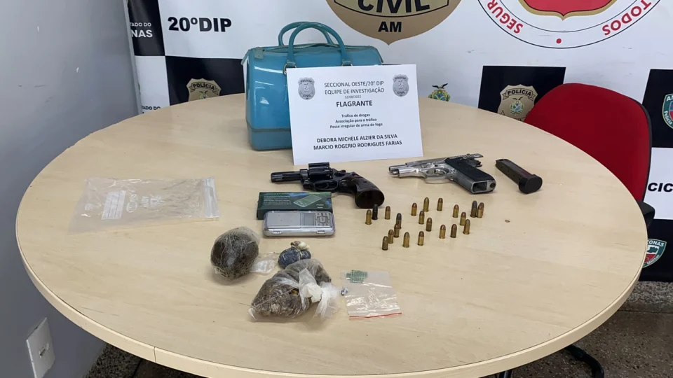 Mãe e padrasto de indivíduo procurado por roubo são presos por tráfico de drogas em Manaus
