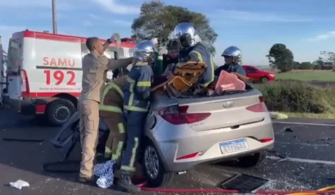 VÍDEO: Colisão violenta entre carros deixa quatro feridos