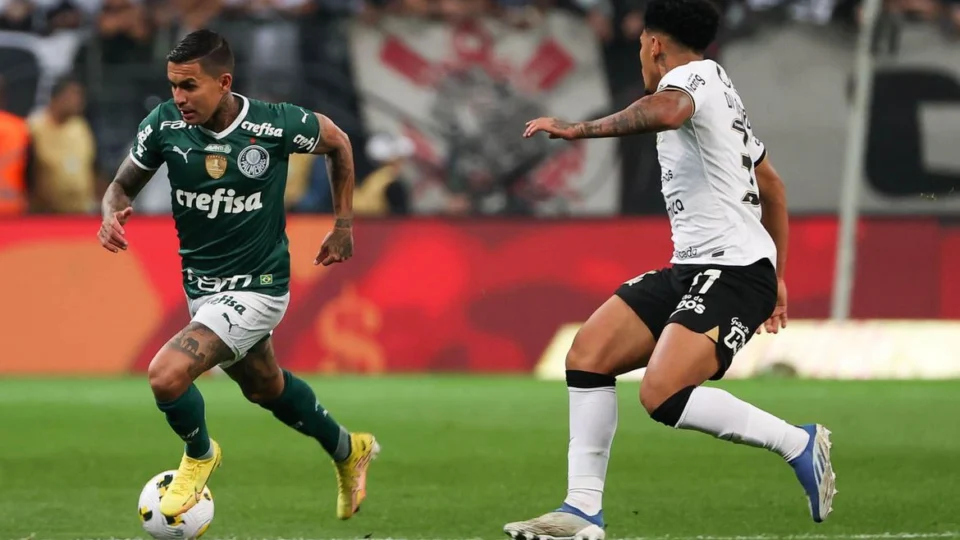 Palmeiras vence o Corinthians e amplia vantagem na liderança do Campeonato Brasileiro