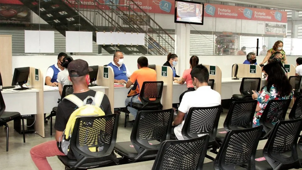 Confira as mais de  200 vagas de emprego disponíveis para esta segunda