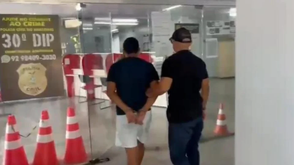 Suspeito de colocar fita adesiva na boca da vítima e estupra-la é preso