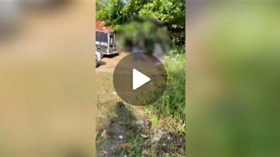 Populares encontram corpo de homem com pés amarrados e marca de perfuração no pescoço