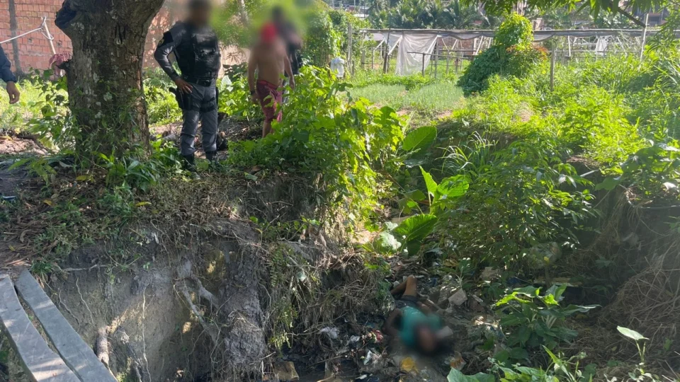 Jovem é encontrado morto com 23 perfurações pelo corpo no bairro Jorge Teixeira