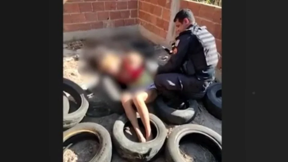 PM resgata mulher prestes a ser queimada em pneus por ‘tribunal do crime’