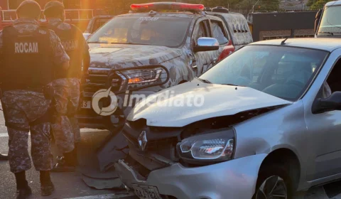 Motorista fica lesionada em colisão de carro com viatura da Rocam em Manaus