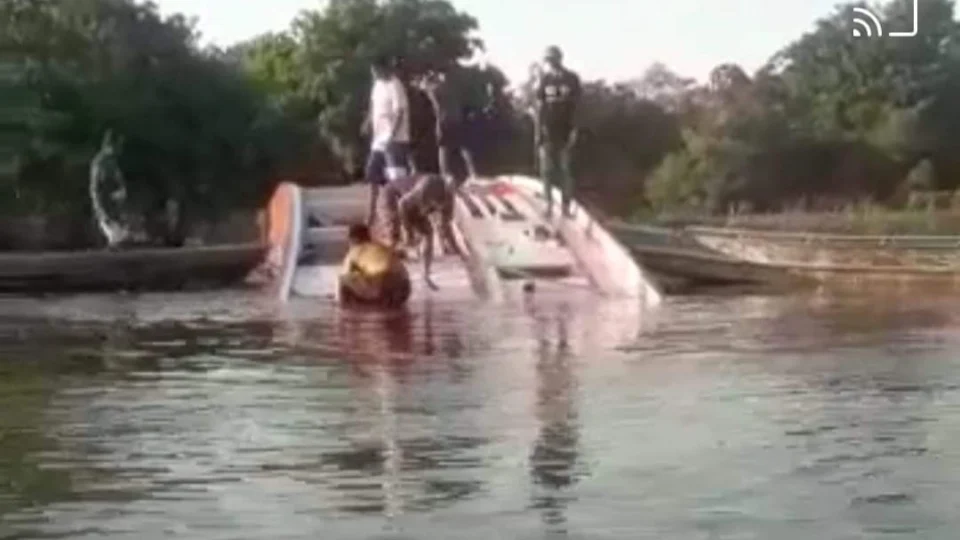 Criança e dois adultos morrem em naufrágio no Amazonas