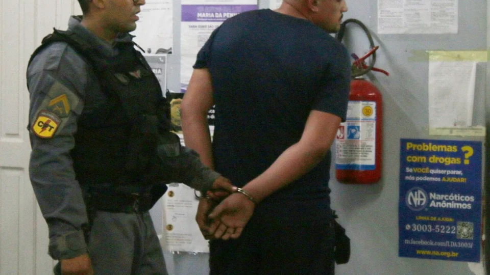 Indivíduo resiste a prisão e deixa policial militar lesionado em Manaus