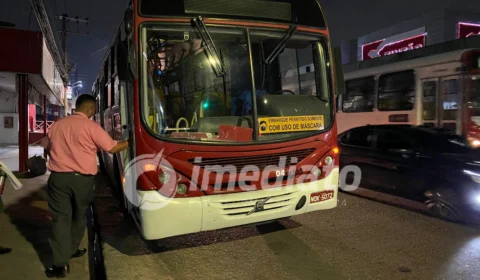 Bandidos fazem a limpa durante assalto a ônibus em Manaus