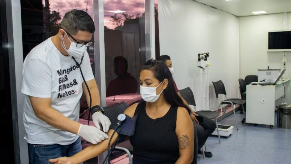 Serviços de saúde são ofertados em UBS Móvel na zona Norte