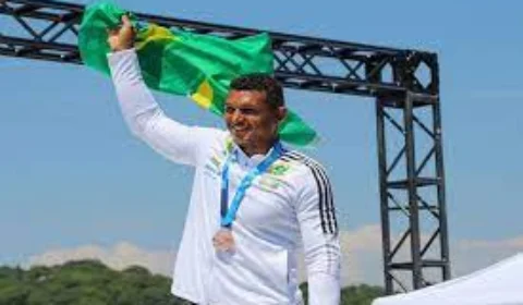 Isaquias Queiroz leva o ouro no Canadá e é campeão mundial pela sétima vez