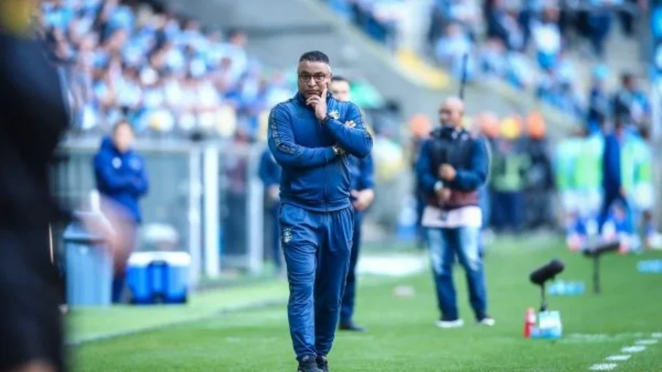 VÍDEO: Jornalista faz comentários racistas após entrevista de Roger Machado