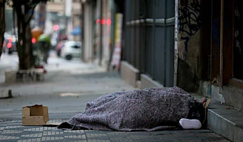 Homem em situação de rua morre de frio em São Paulo