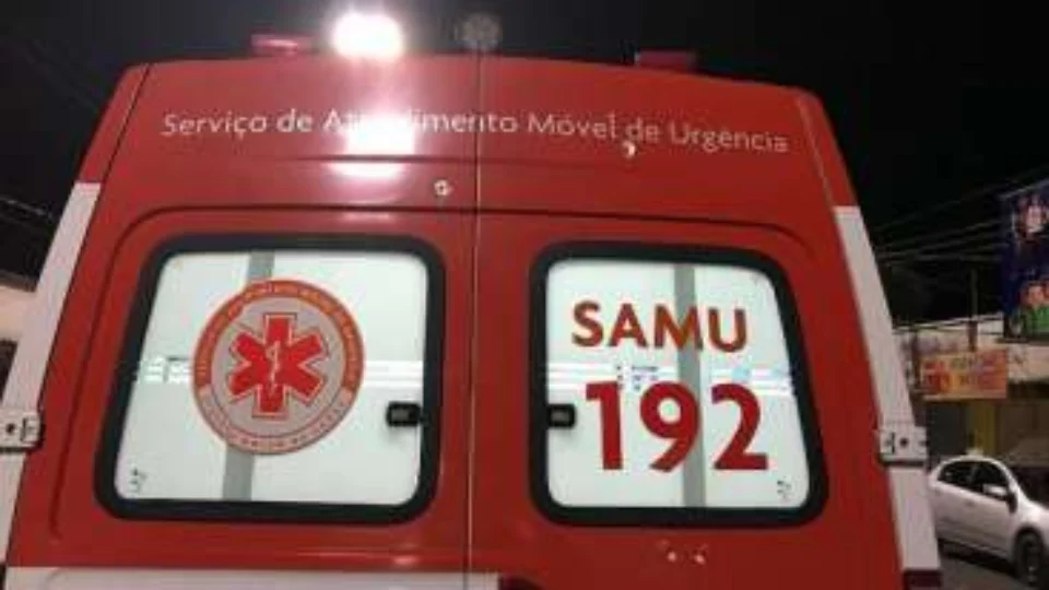 Homem morre depois de espancamento e golpes de arma