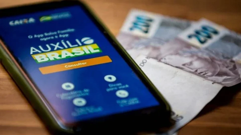 Auxílio Brasil é pago hoje a beneficiários com NIS final 6