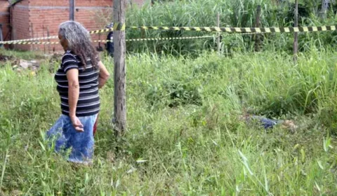 Corpo com mãos e pés amarrados é encontrado em área de mat