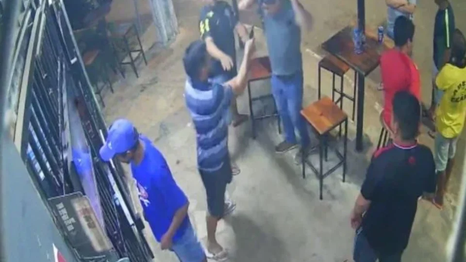 Vídeo: dono de bar é assassinado com tiro na cabeça ao cobrar cerveja