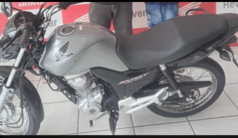 Jovem tem moto furtada após sofrer acidente, em Manaus