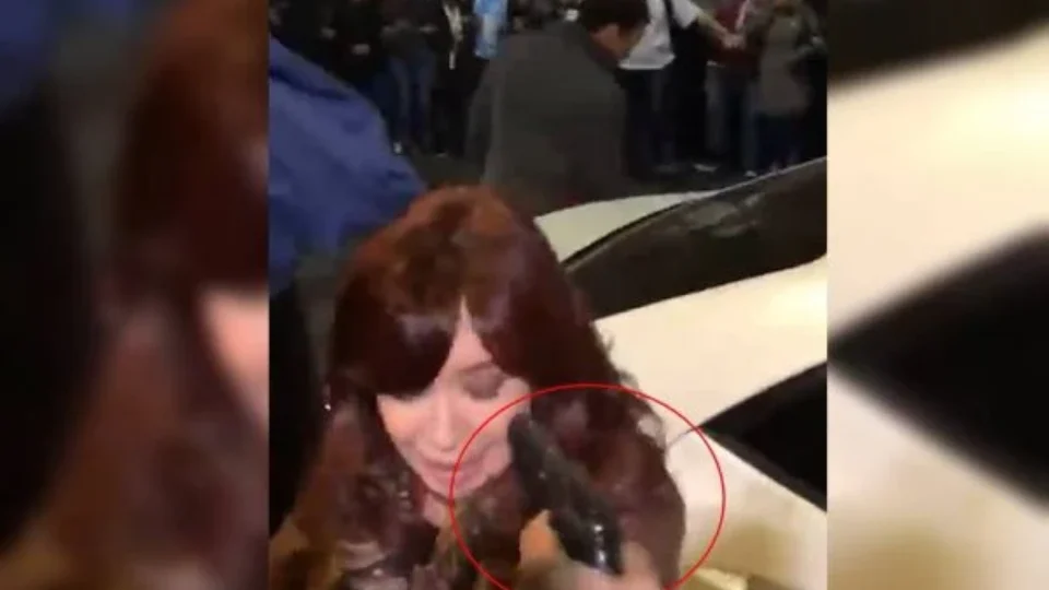VEJA VÍDEO: Brasileiro é preso após tentar atirar em Cristina Kirchner