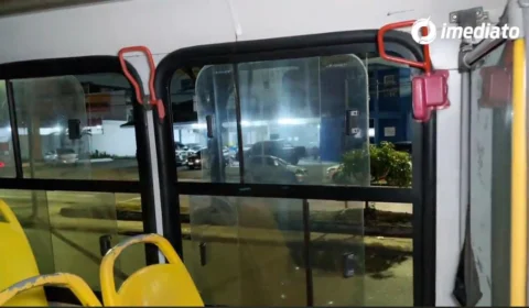 Assaltante aterroriza passageiros durante assalto a ônibus no Boulevard