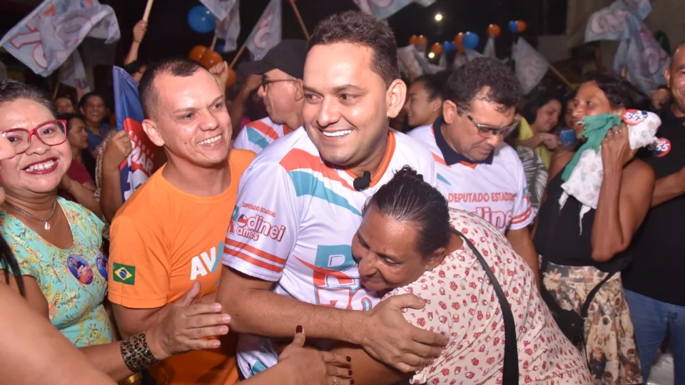 Rodinei Ramos se reúne com apoiadores do bairro da Compensa