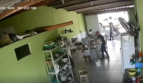 Câmera de segurança flagra execução de jovem de 14 anos