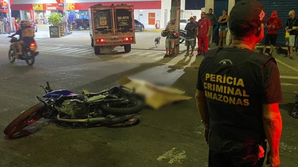 Motociclista tem a cabeça estourada por ônibus em Manaus