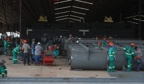 Obras de 25 terminais flutuantes para comunidades ribeirinhas passam por vistoria