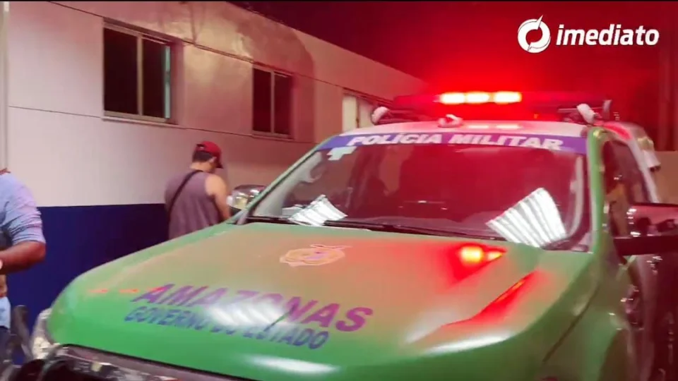 Mulher é assassinada no Centro de Manaus por ocupantes de carro preto