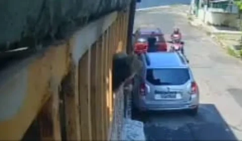 Motoqueiro aterroriza mulher durante assalto em Manaus