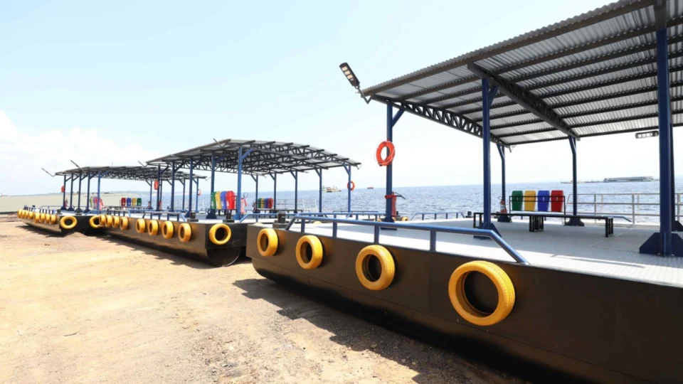 Governo do Amazonas entrega novos terminais flutuantes para Autazes e Maués