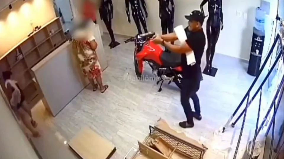 Vídeo mostra a execução de duas mulheres no bairro Compensa