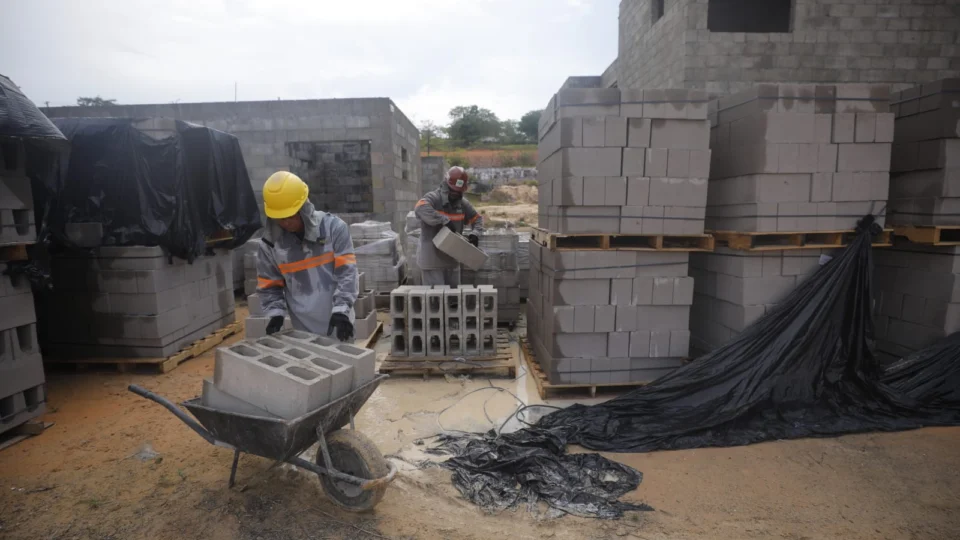 Obras do Conjunto Residencial Ozias Monteiro II são retomadas