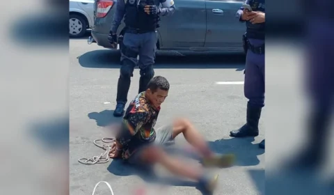 Homem tenta atacar policiais com terçado e é baleado em Manaus