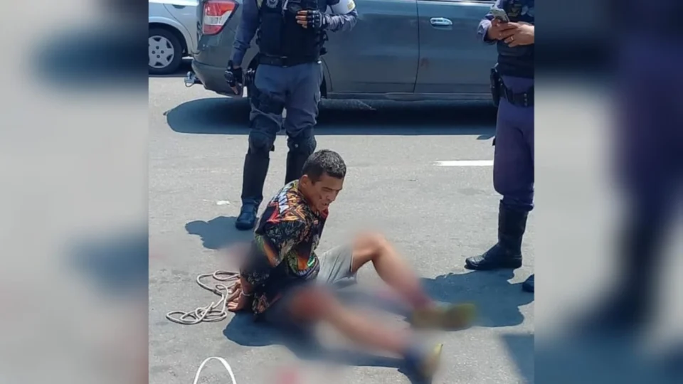 Homem tenta atacar policiais com terçado e é baleado em Manaus