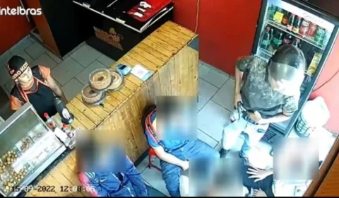 VEJA VÍDEO: Estudantes são vítimas de assalto em lanchonete de Manaus