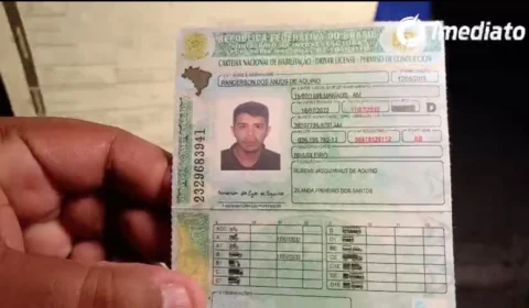 Pai luta para enterrar filho morto durante acidente de trânsito nesta manhã